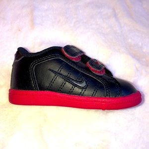 New (NWT)Nike Size 4C Court Tradition 2 Plus.